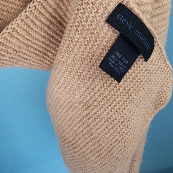 Steve Madden 100% Acrylic Oversized Camel Scarf - Picture 7 of 7